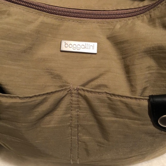 Baggallini Tote bag with pockets tan adjustable strap - Picture 2 of 9